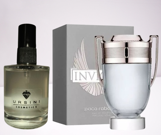 Perfume Amadeirado Aquático, com uma fragrância extremamente texturizada. Duas forças inesperadas agem em conjunto: Êxtase e Vício. A fragrância do Perfume é pura energia, tão vibrante como uma carga de adrenalina. A casca de pomelo junto com folhas de louros e um acorde marinho são responsáveis pelo toque de refrescância, complementados pela madeira de guaiac, patchouli e um acorde de âmbar cinza que conferem sensualidade e masculinidade à fragrância.