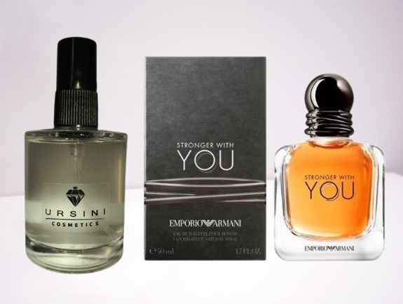 O perfume masculino com acorde condimentado nas notas de cabeça - uma mistura de cardamomo, pimenta rosa e folhas de violeta. Ele herdou uma elegância confiante, com a despreocupação fácil da juventude, transmitida pela sálvia em seu coração aromático. Ele se comunica com sensualidade, como na forma em que a esfumaçada essência de baunilha selvagem se apaixona pelo acorde de castanha cristalizada, sucumbindo ao magnetismo dela.